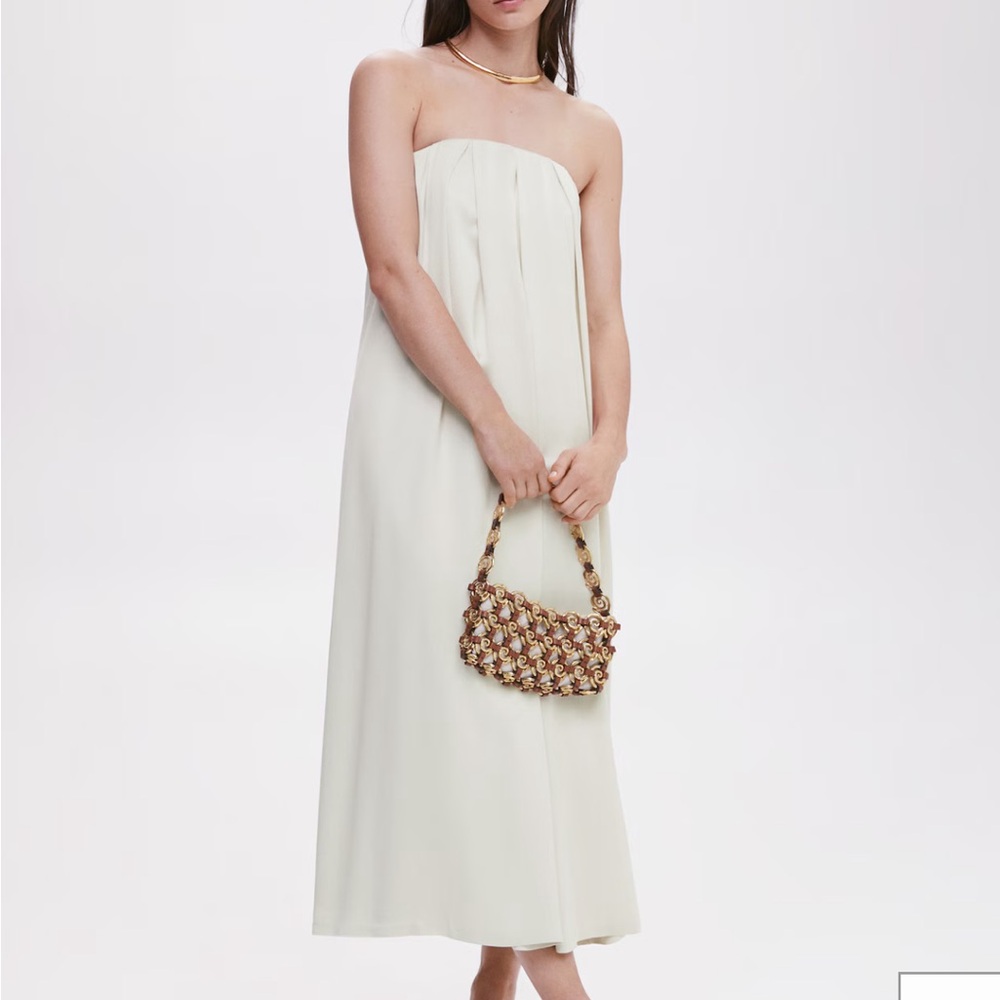 Chic Strapless Cream Dress